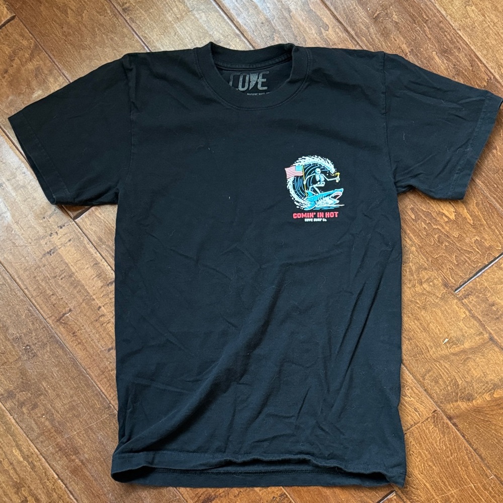 COVE SURF CO. graphic T-shirt.